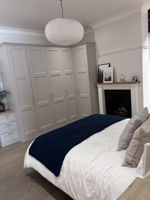Bespoke bedrooms furniture - floor to ceiling wardrobes